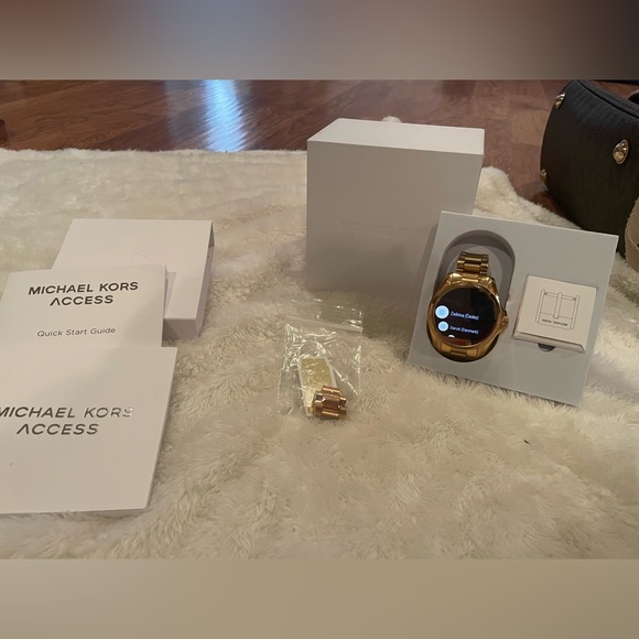 Michael Kors smartwatch- Bradshaw - Picture 3 of 7